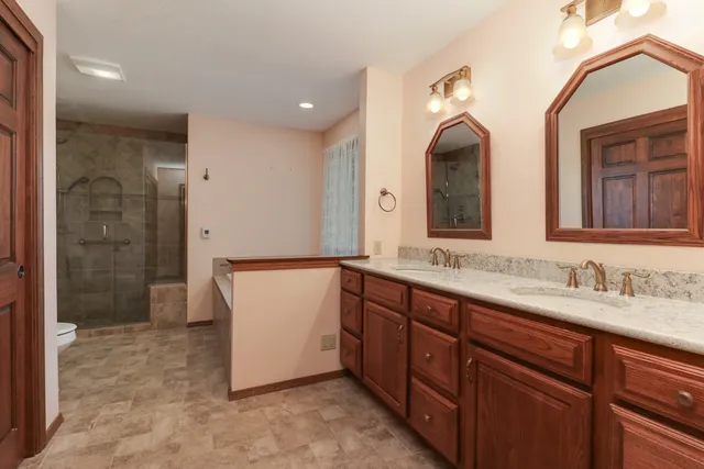 $350,000 | 1005 South Hershey Road, Bloomington, IL 61704