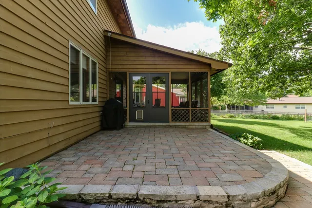 $350,000 | 1005 South Hershey Road, Bloomington, IL 61704