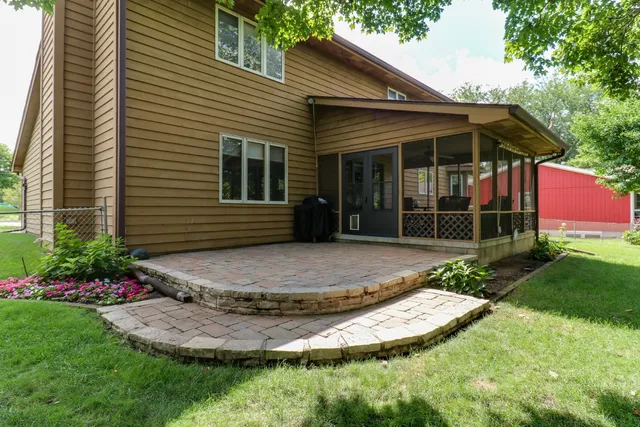 $350,000 | 1005 South Hershey Road, Bloomington, IL 61704