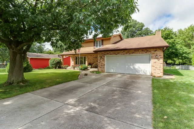 $350,000 | 1005 South Hershey Road, Bloomington, IL 61704