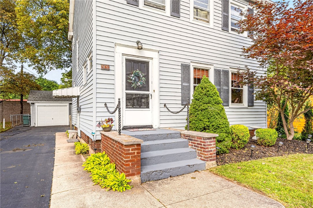 95 Rutledge Drive Rochester, NY 14621 - Photo 2 of 25 Gallery Image 2