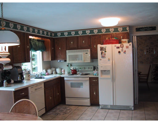 18 Longmeadow Road Westborough, MA 01581 - Photo 5 of 10 Gallery Image 5