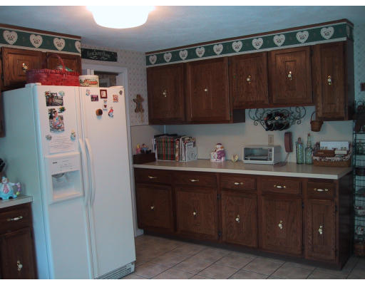 18 Longmeadow Road Westborough, MA 01581 - Photo 6 of 10 Gallery Image 6