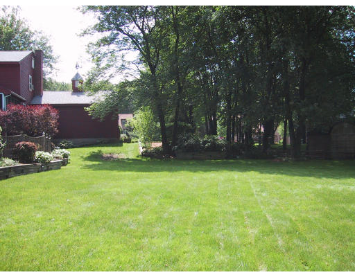 18 Longmeadow Road Westborough, MA 01581 - Photo 9 of 10 Gallery Image 9