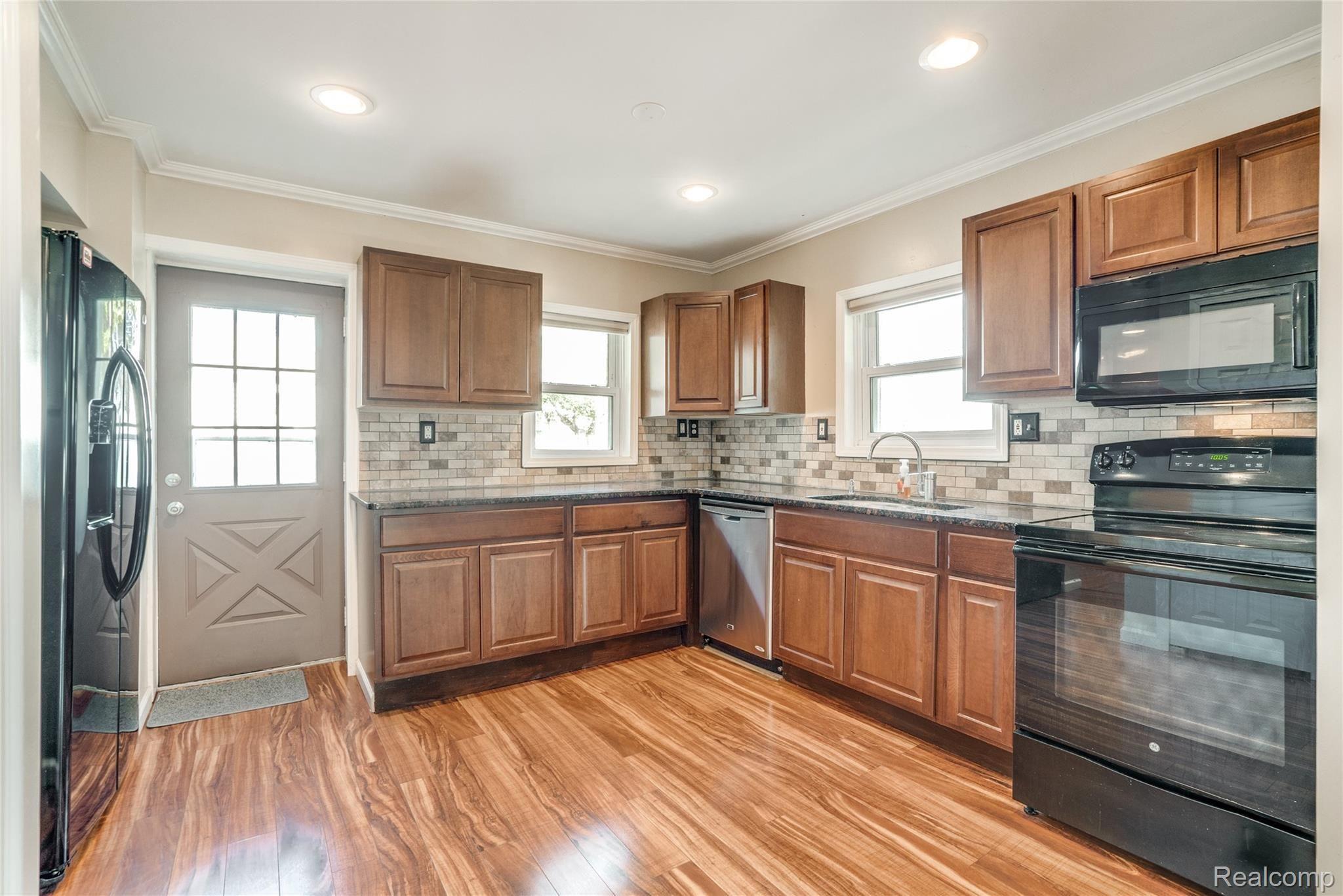 1773 West Auburn Road Rochester, MI 48309 - Photo 2 of 18 Interiors (1 of 24).jpg