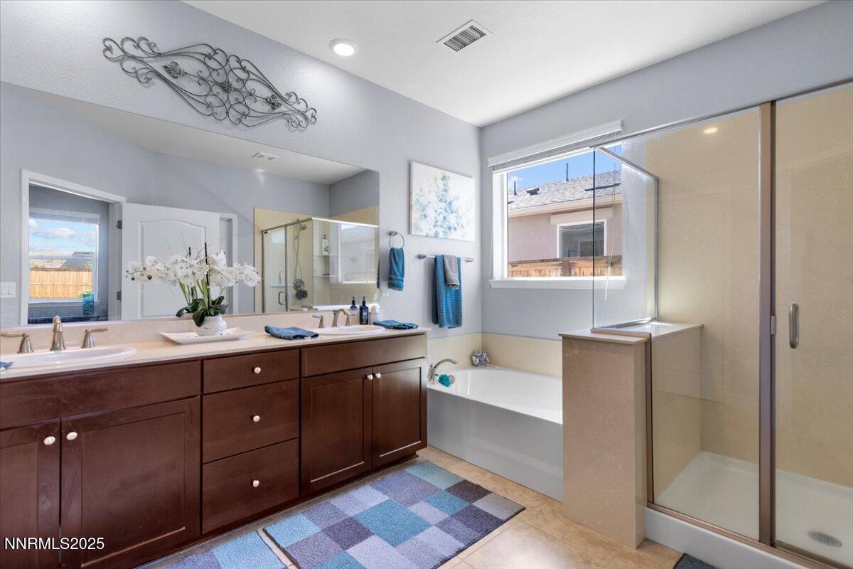 7324 Continuum Drive Reno, NV 89506 - Photo 26 of 47 21-Primary Bathroom
