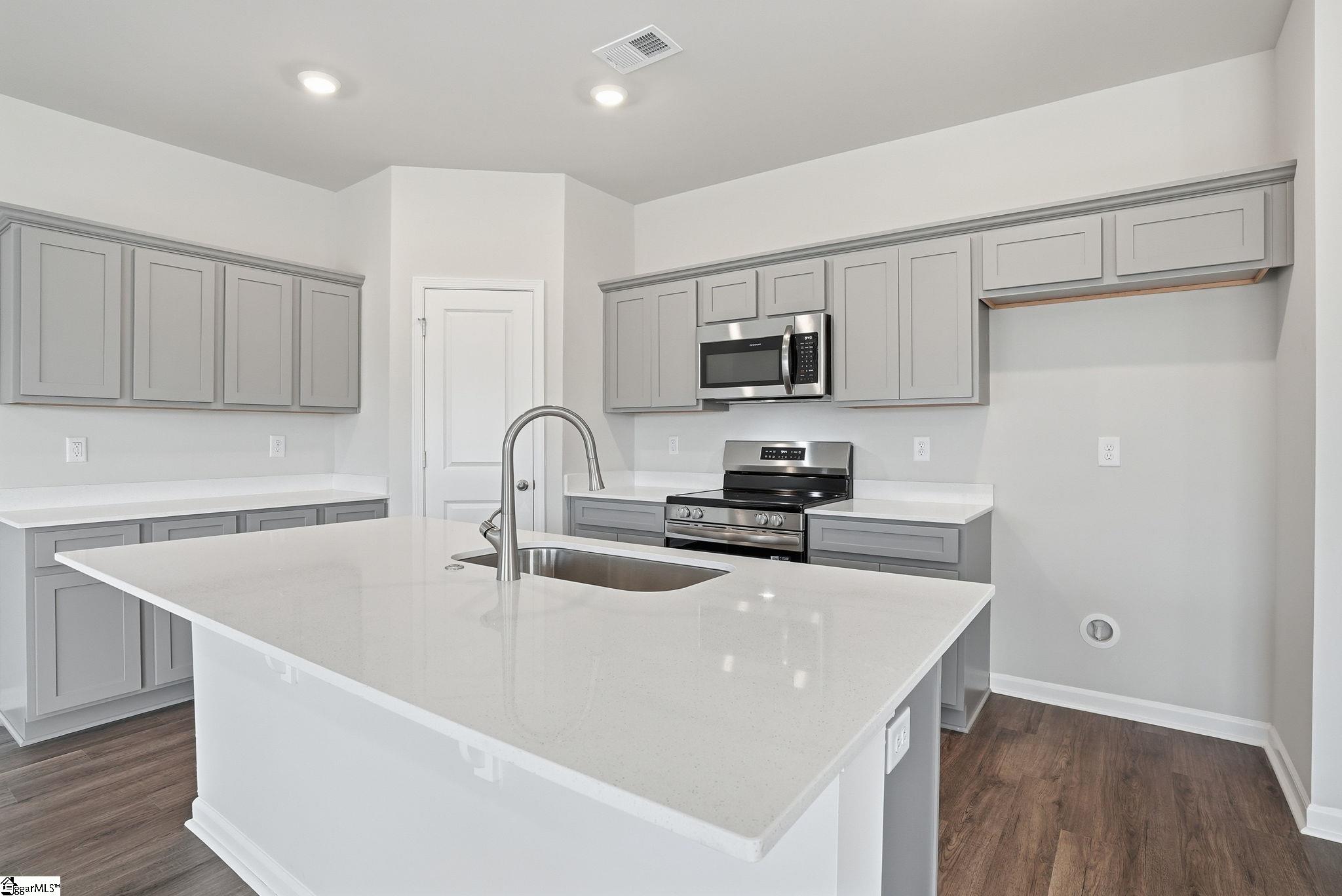 331 Lilac Loop Greenwood, SC 29646 - Photo 8 of 27