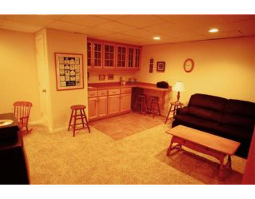 6 Aspen Road Shrewsbury, MA 01545 - Photo 17 of 19 Gallery Image 17