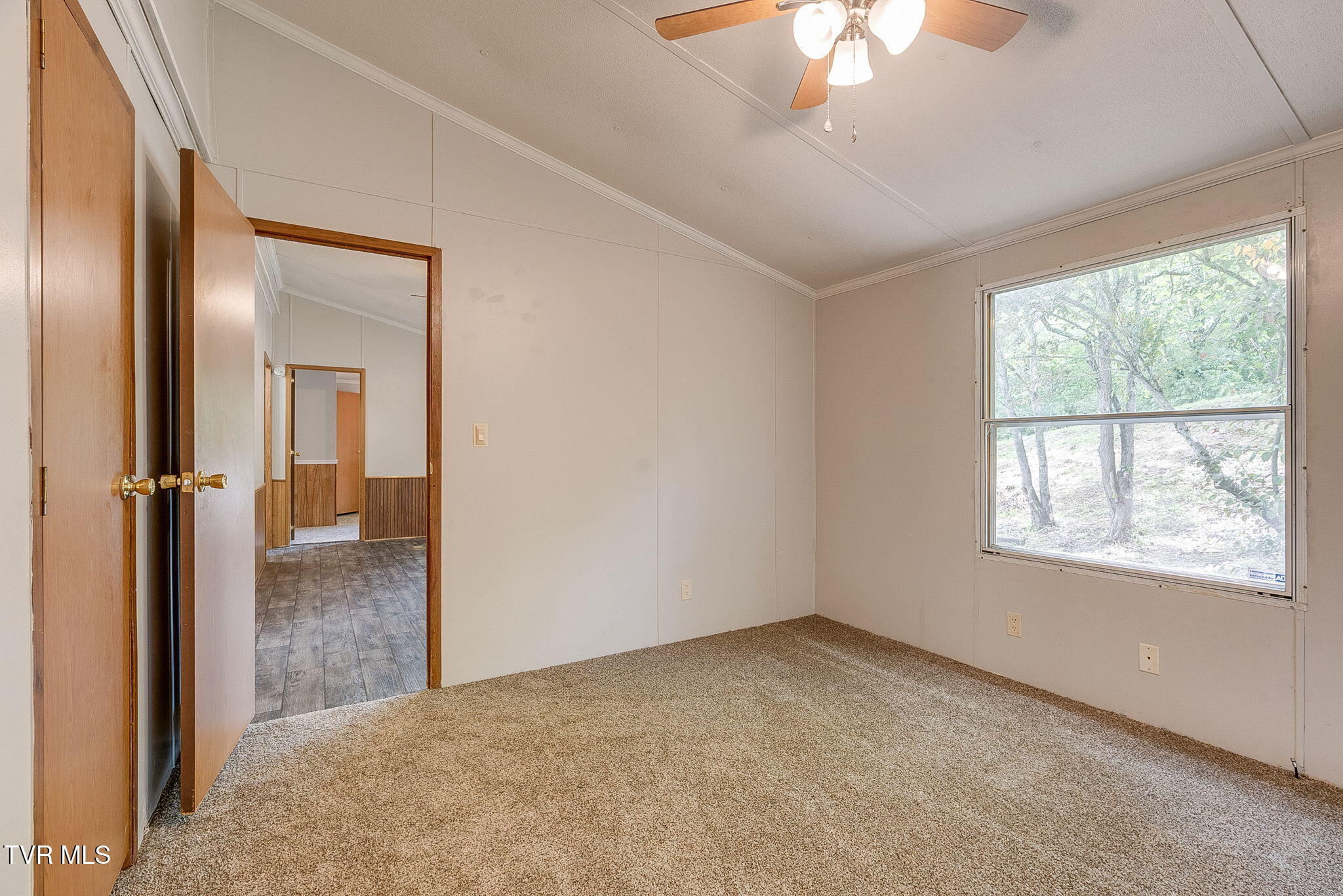 229 Alpine Loop Mosheim, TN 37818 - Photo 16 of 38 012