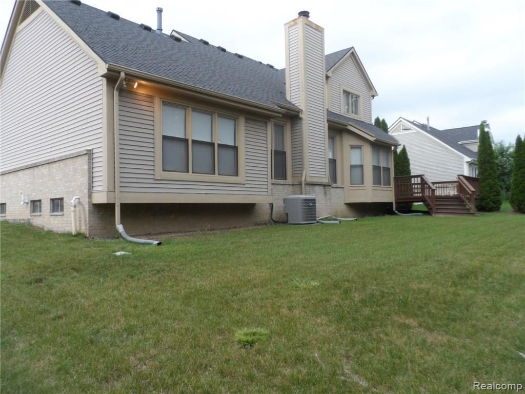 24320 Ridgeview Drive Farmington Hills, MI 48336 - Photo 5 of 13