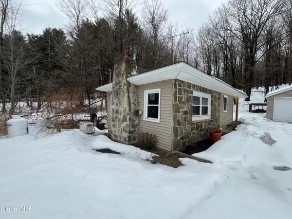 $1,200 | 2150 Highway 143, Unit REAR BUILDING, Coeymans, NY 12007