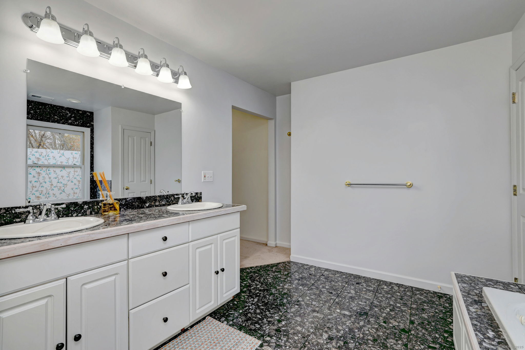 920 Green Circle Orange, CT 06477 - Photo 27 of 40