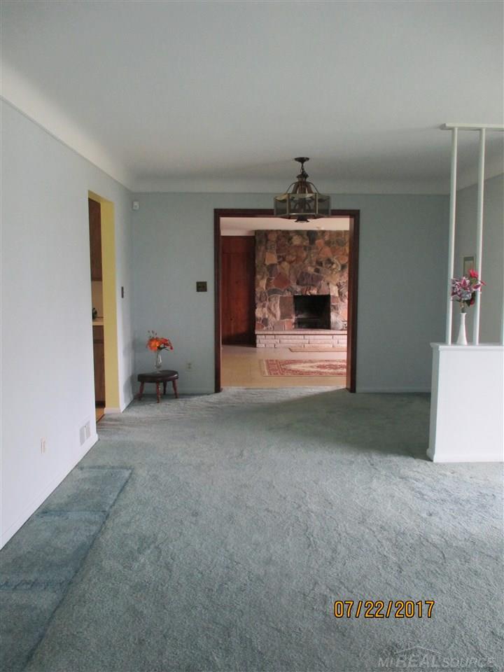 27678 Jean Road Warren, MI 48093 - Photo 10 of 42 31326247-9.JPG