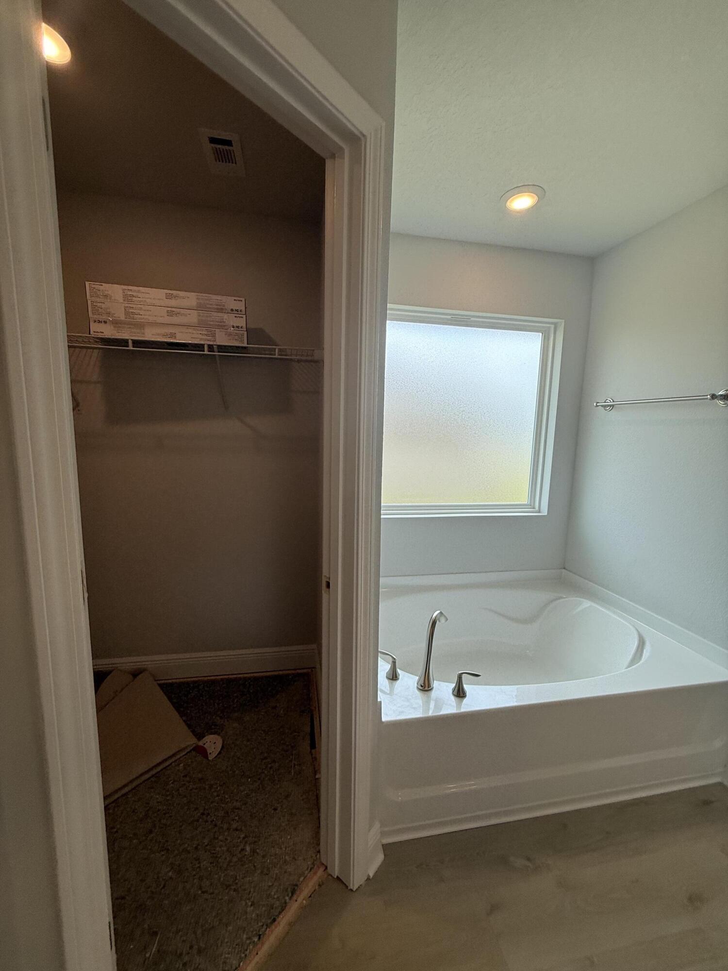 6002 Crocket Cove Crestview, FL 32539 - Photo 25 of 29 a bathroom with a bathtub