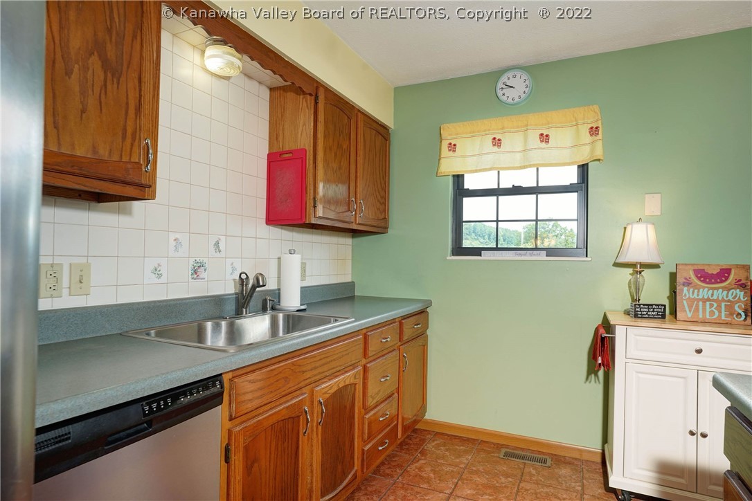 195 Hedrick Road Scott Depot, WV 25560 - Photo 11 of 29 Gallery Image 11