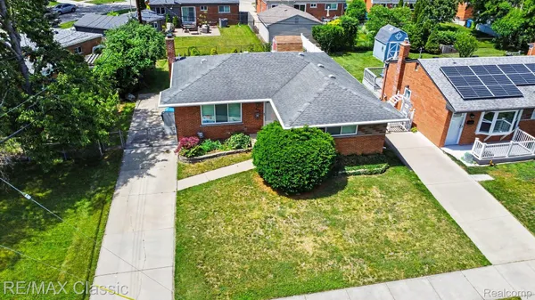 $270,000 | 1842 Chaucer Avenue, Madison Heights, MI 48071