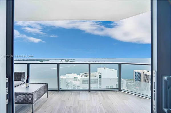 $1,295,000 | 1300 Brickell Bay Drive, Unit 3402, Miami, FL 33131