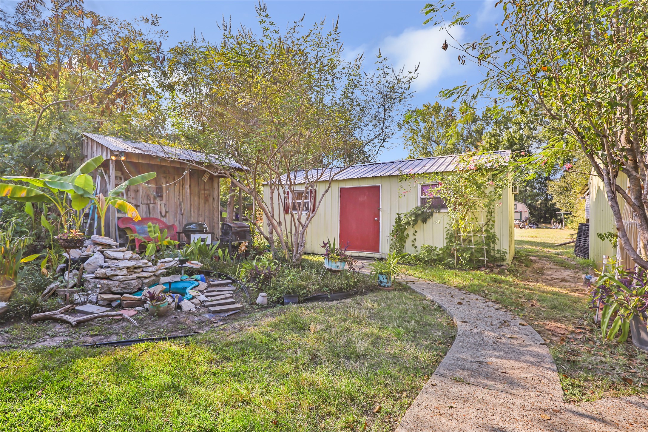 200 East Linney Street, Unit 202 Dayton, TX 77535 - Photo 6 of 22 a front view of a house with garden