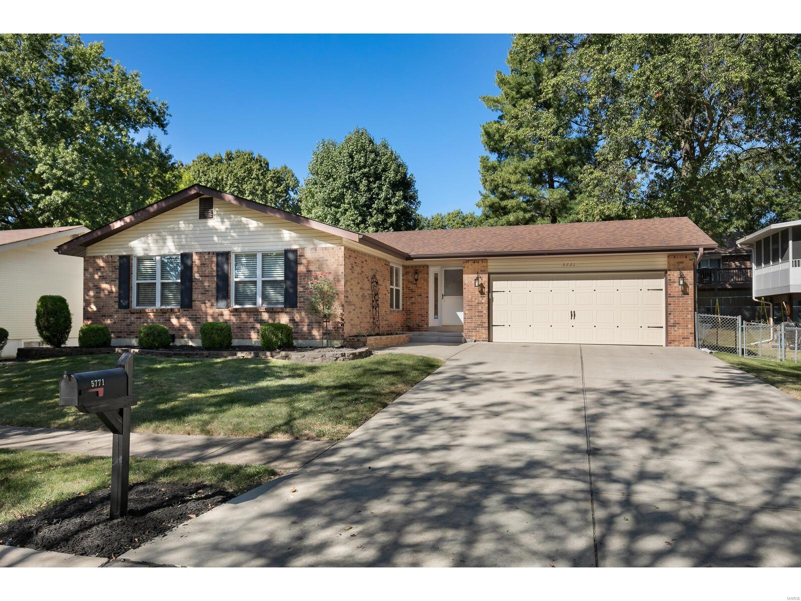 5771 Huntsport Road St. Louis, MO 63129 - Photo 2 of 19