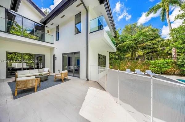 $22,000 | 3900 Douglas Road, Coconut Grove, FL 33133