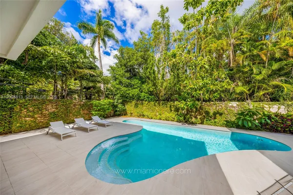 $22,000 | 3900 Douglas Road, Coconut Grove, FL 33133