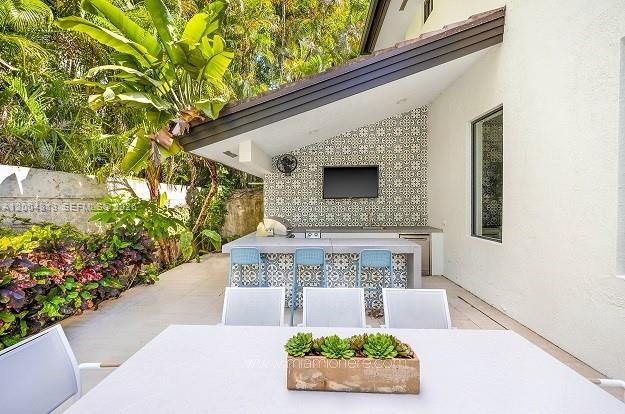 3900 Douglas Road Coconut Grove, FL 33133 - Photo 13 of 25