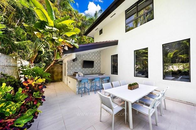 3900 Douglas Road Coconut Grove, FL 33133 - Photo 14 of 25