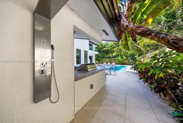 $22,000 | 3900 Douglas Road, Coconut Grove, FL 33133