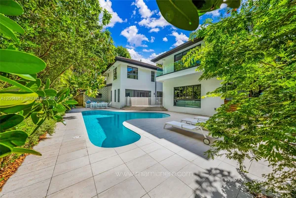 $22,000 | 3900 Douglas Road, Coconut Grove, FL 33133