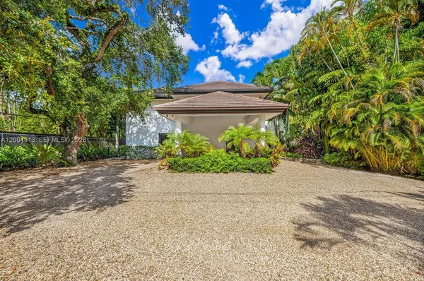 $22,000 | 3900 Douglas Road, Coconut Grove, FL 33133