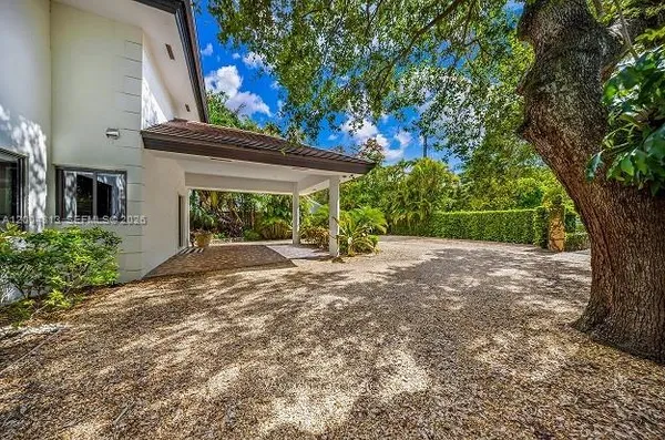 $22,000 | 3900 Douglas Road, Coconut Grove, FL 33133
