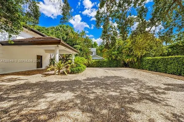 $22,000 | 3900 Douglas Road, Coconut Grove, FL 33133