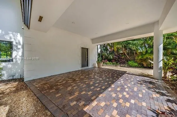 $22,000 | 3900 Douglas Road, Coconut Grove, FL 33133