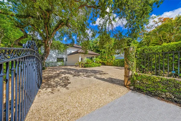 $22,000 | 3900 Douglas Road, Coconut Grove, FL 33133