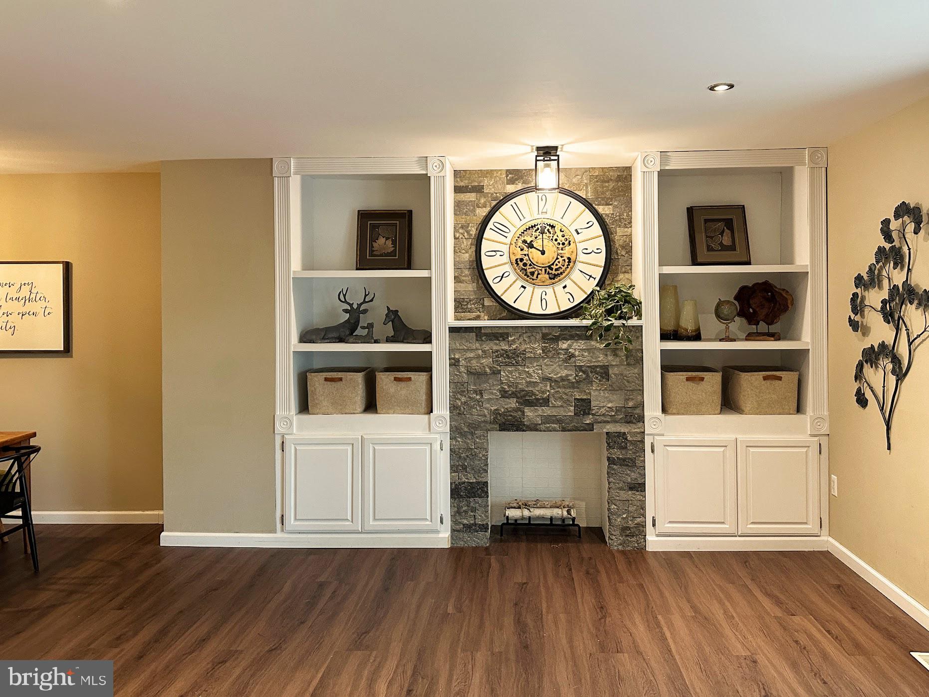 9767 Early Spring Way Columbia, MD 21046 - Photo 11 of 50 Built Ins in Living Rm