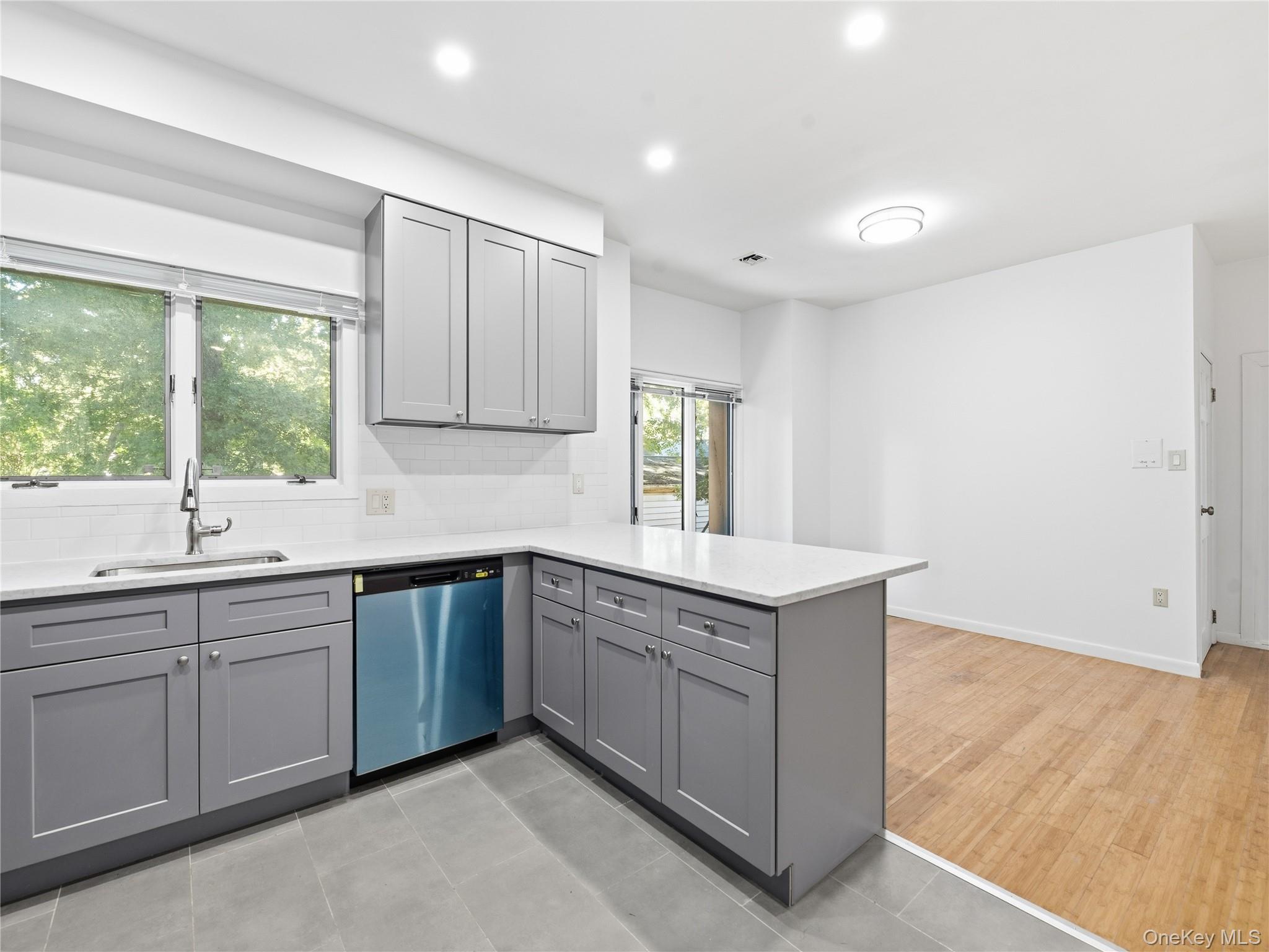 130 South Middle Neck Road, Unit 6 Great Neck, NY 11021 - Photo 7 of 26 Gallery Image 7