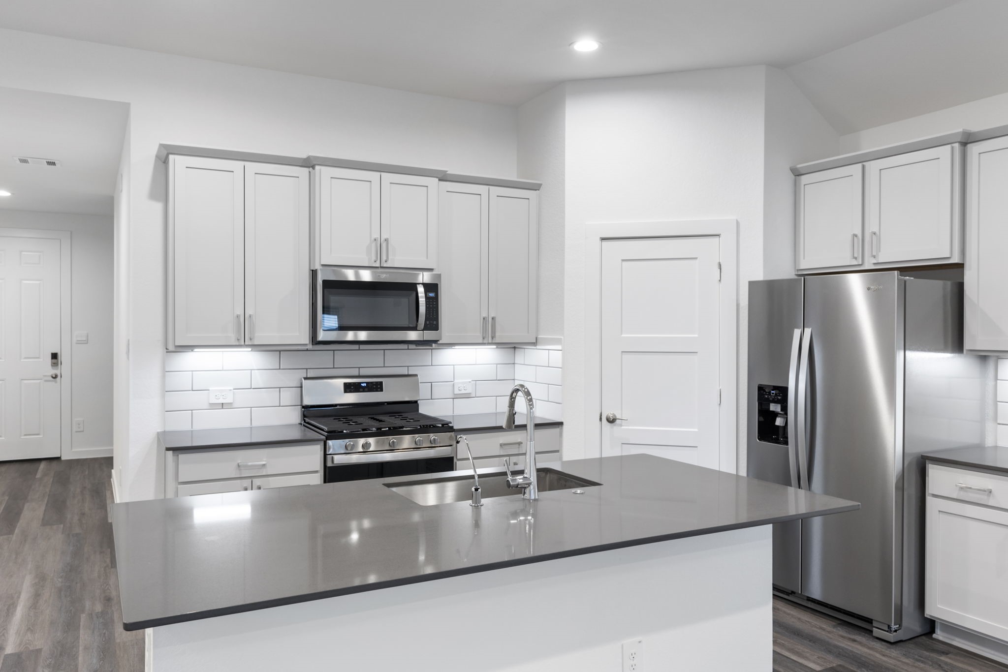 1589 Oakdale Crest Road Montgomery, TX 77316 - Photo 11 of 33 Kitchen Fridge stays! 5-burner gas range and mounted microwave.