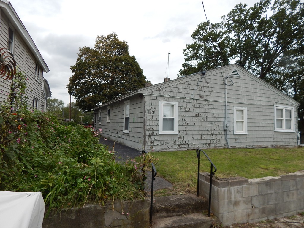 344 Bridle Path Worcester, MA 01604 - Photo 2 of 17 Gallery Image 2