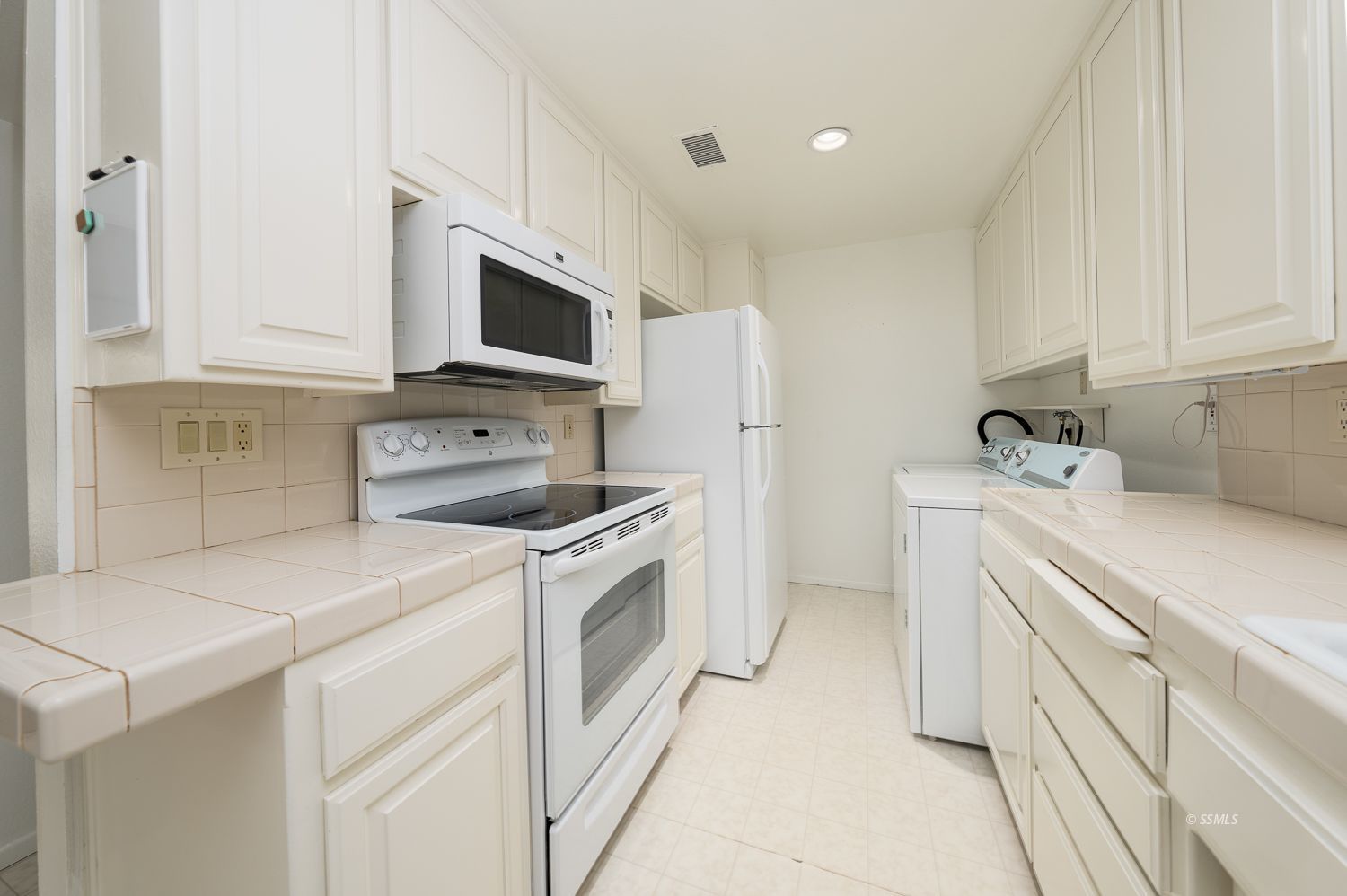 1036 Peg Street Ridgecrest, CA 93555 - Photo 7 of 32