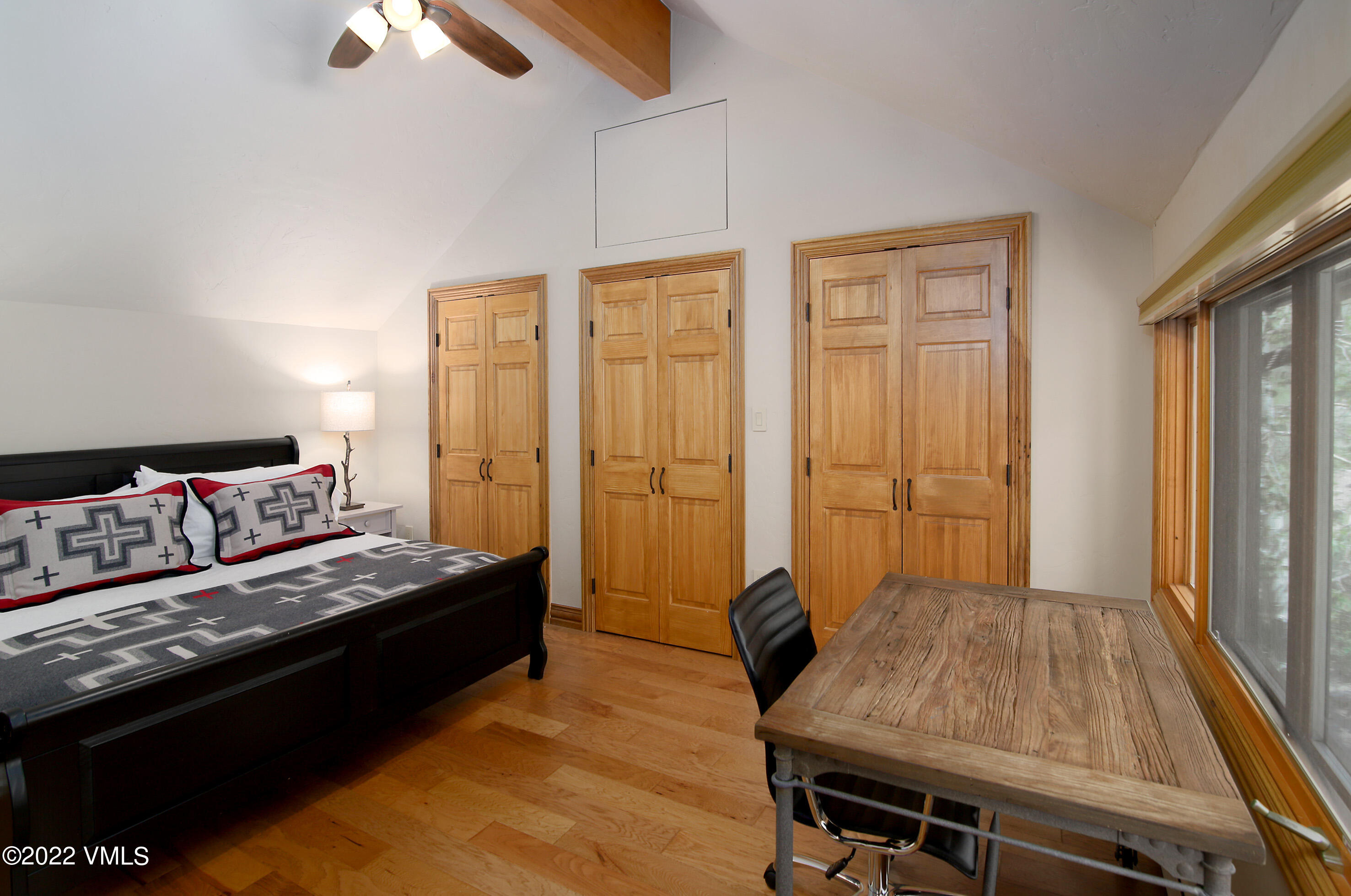 2875 Manns Ranch Road, Unit H3 Vail, CO 81657 - Photo 12 of 18 a bedroom with a bed and a dresser