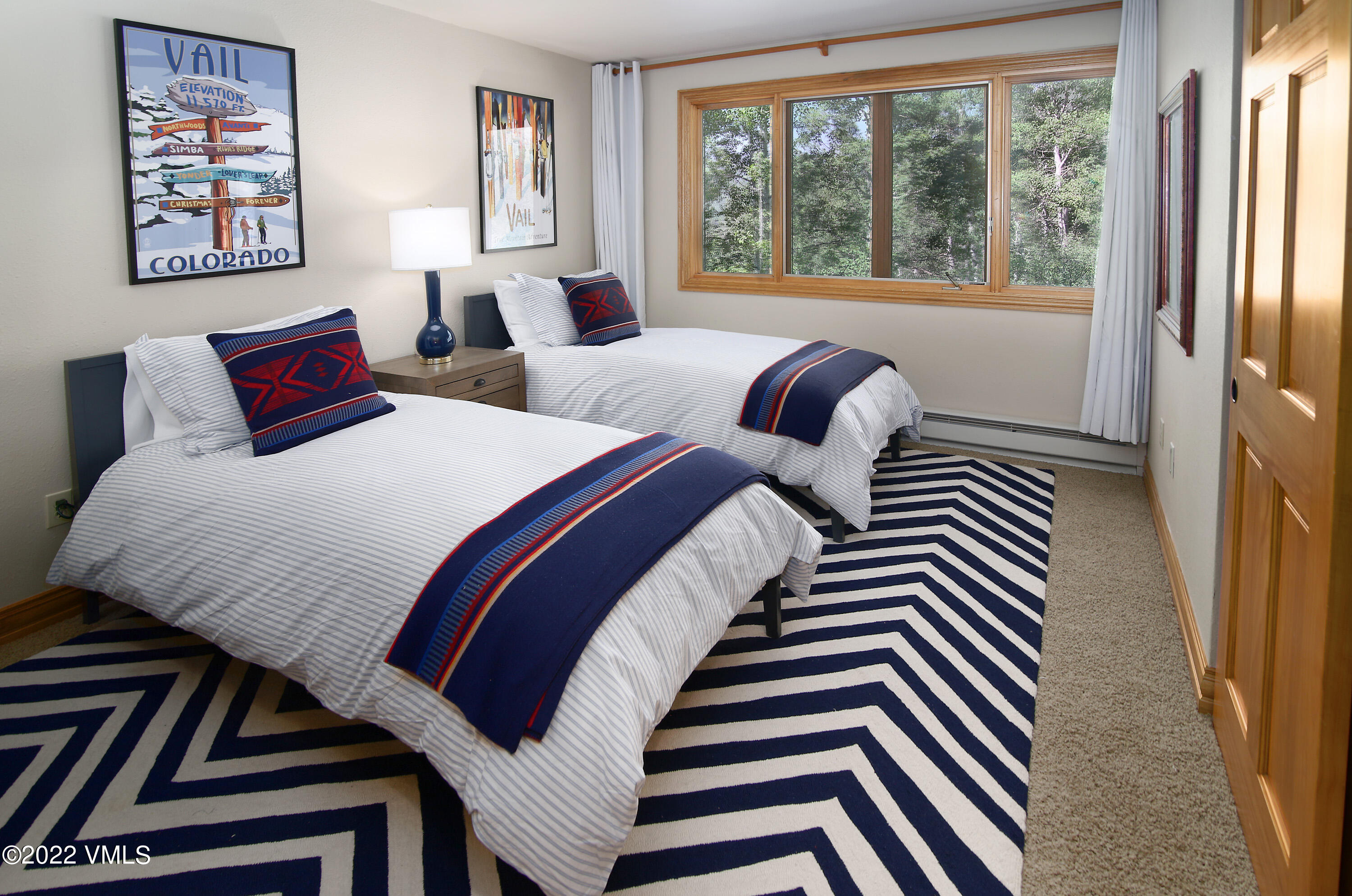 2875 Manns Ranch Road, Unit H3 Vail, CO 81657 - Photo 14 of 18 a bedroom with two beds and a large window