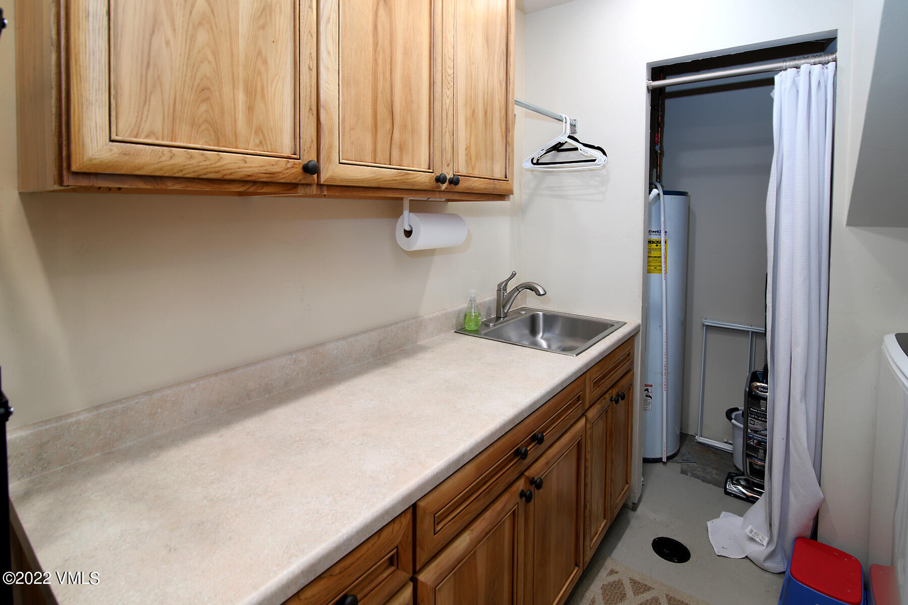 2875 Manns Ranch Road, Unit H3 Vail, CO 81657 - Photo 17 of 18 a bathroom with a sink and a mirror