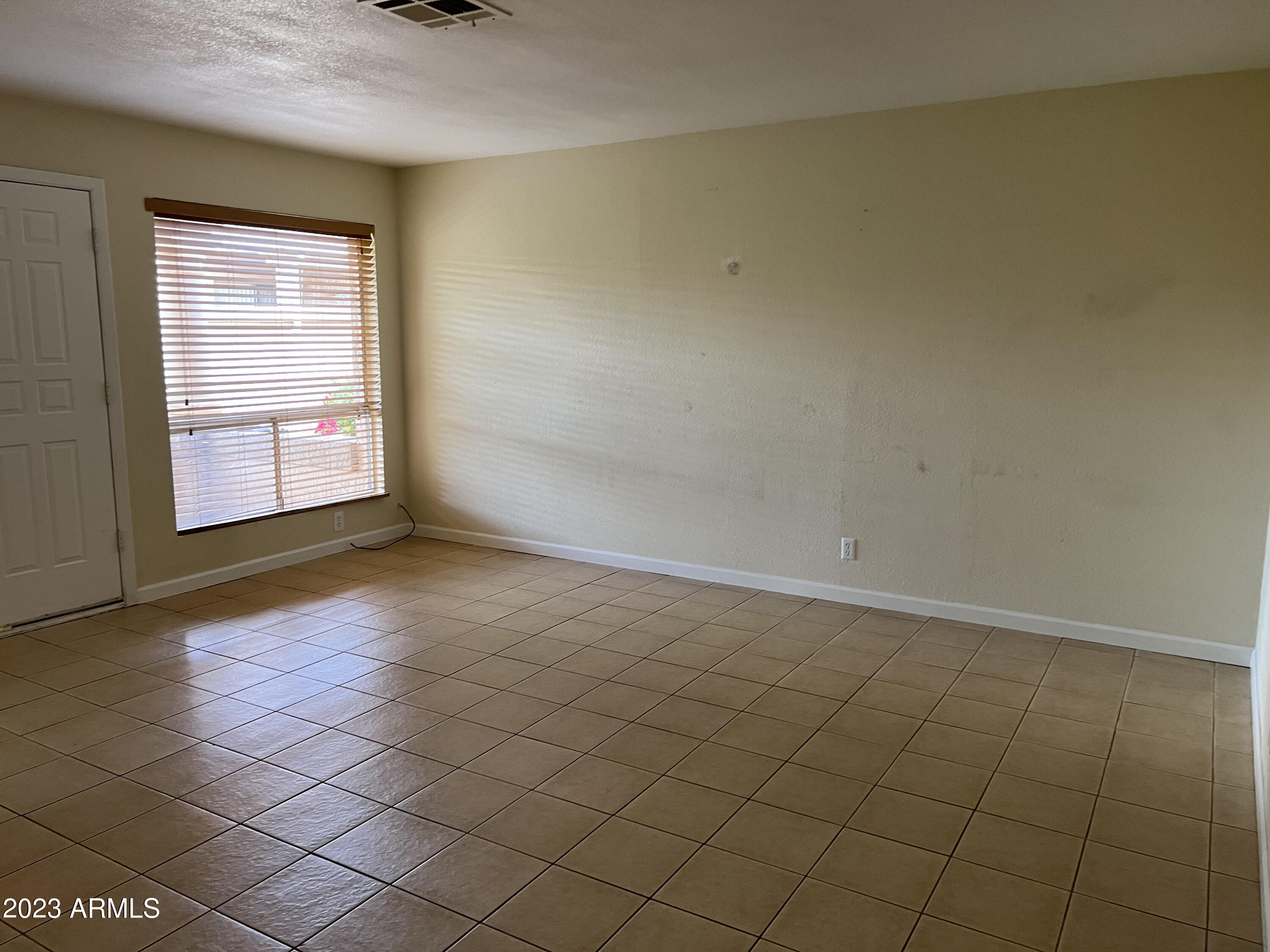 95 North Cooper Road, Unit 76 Chandler, AZ 85225 - Photo 3 of 11 Living Room