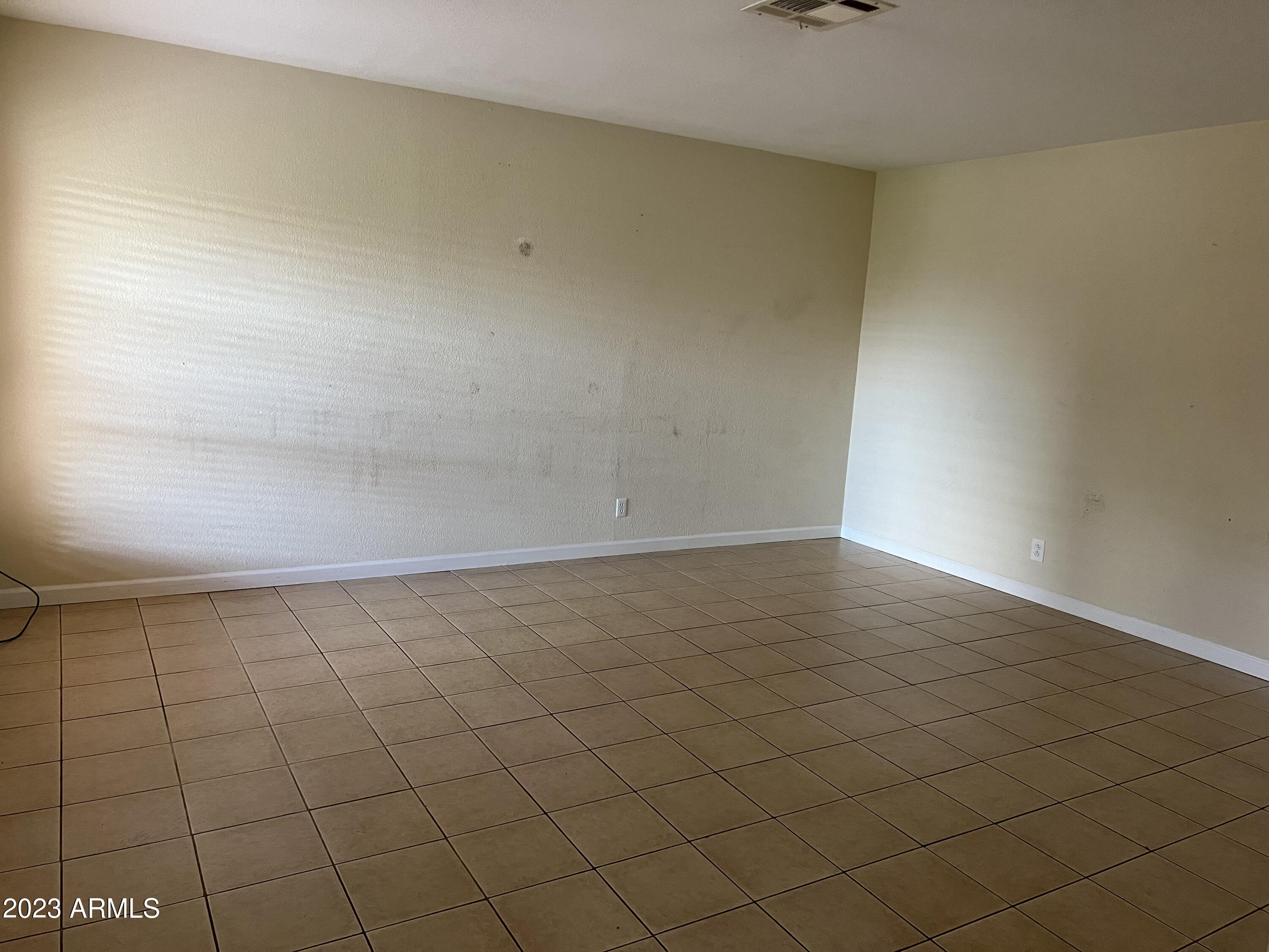 95 North Cooper Road, Unit 76 Chandler, AZ 85225 - Photo 4 of 11 Living Room