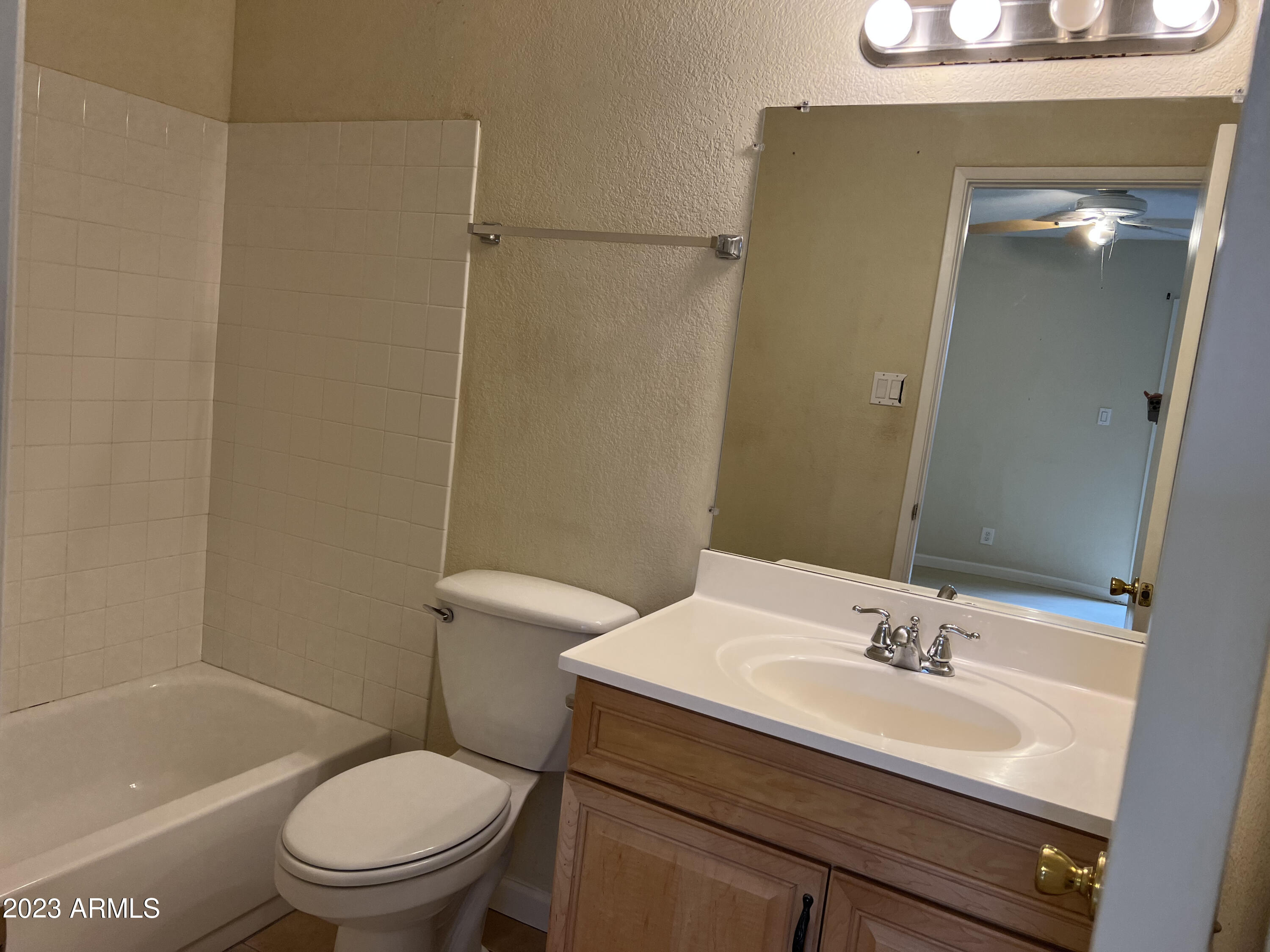 95 North Cooper Road, Unit 76 Chandler, AZ 85225 - Photo 10 of 11 Guest Bath