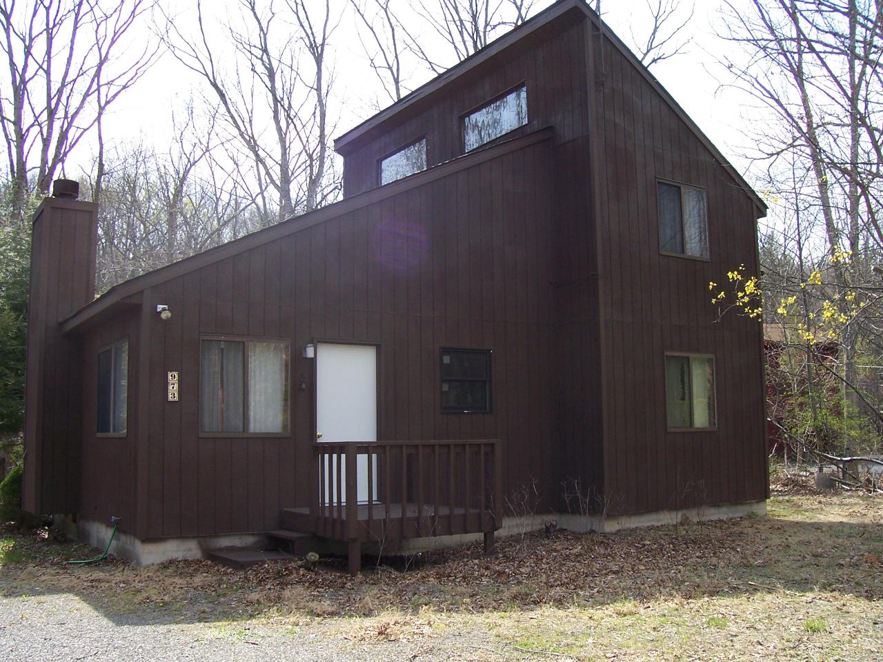 973 Canterbury Road Bushkill, PA 18324 - Photo 1 of 1 a front view of a house