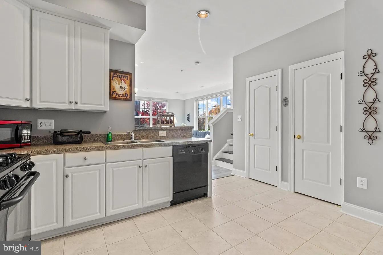 13043 Clarksburg Square Road, Unit 13043 Clarksburg, MD 20871 - Photo 10 of 45 Space for a bistro table