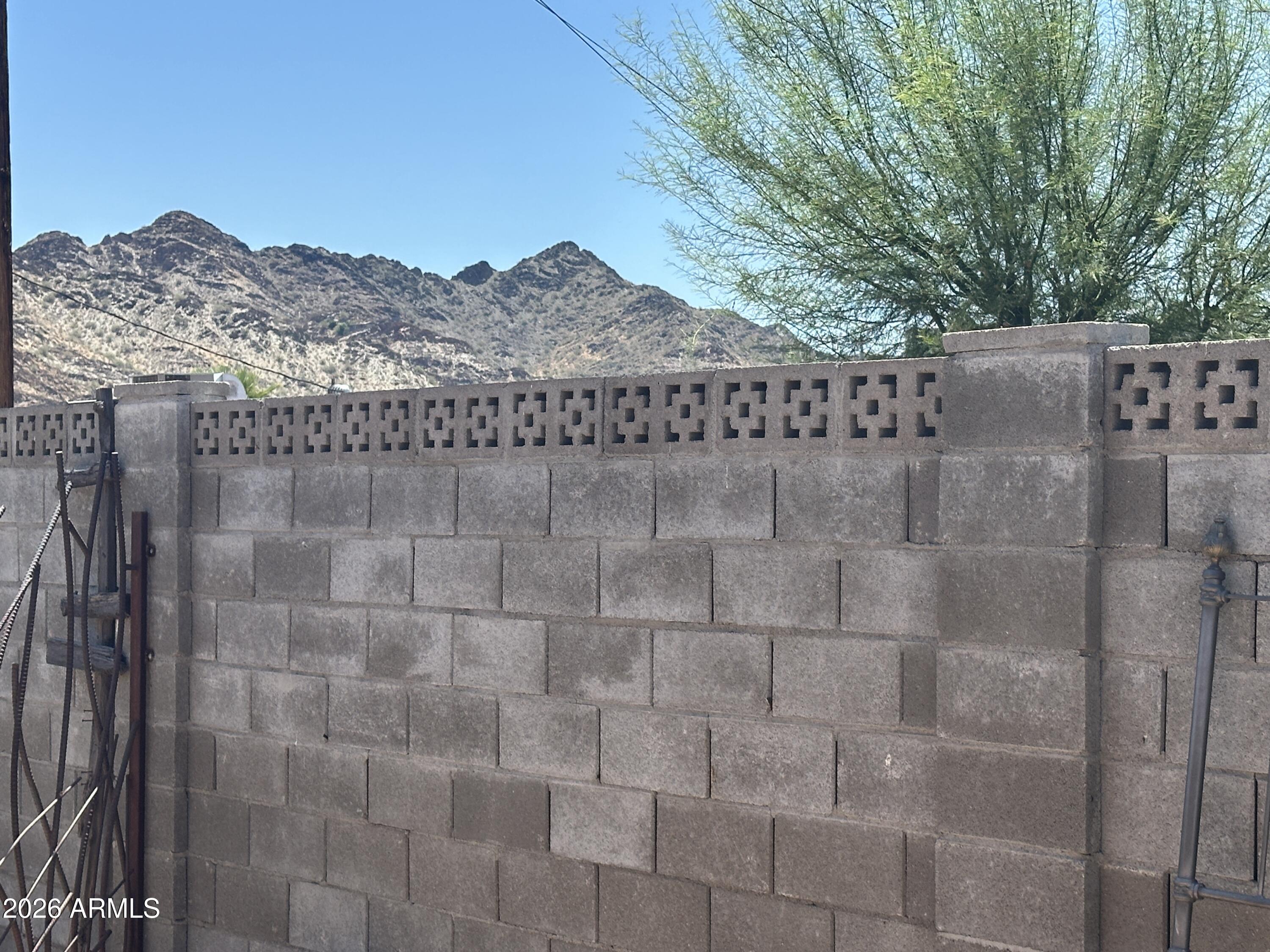 1229 East Mercer Lane Phoenix, AZ 85020 - Photo 3 of 34
