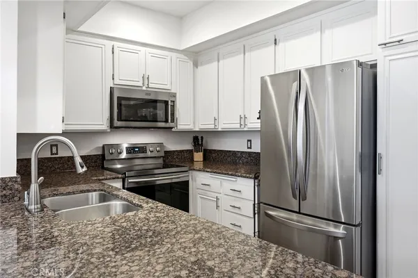 $499,000 | 17711 Margate Street, Unit 103, Encino, CA 91316