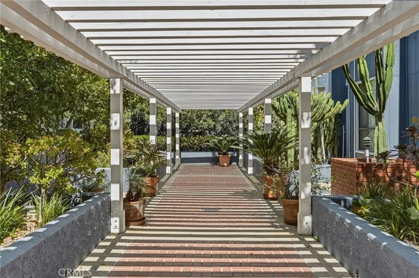 $499,000 | 17711 Margate Street, Unit 103, Encino, CA 91316
